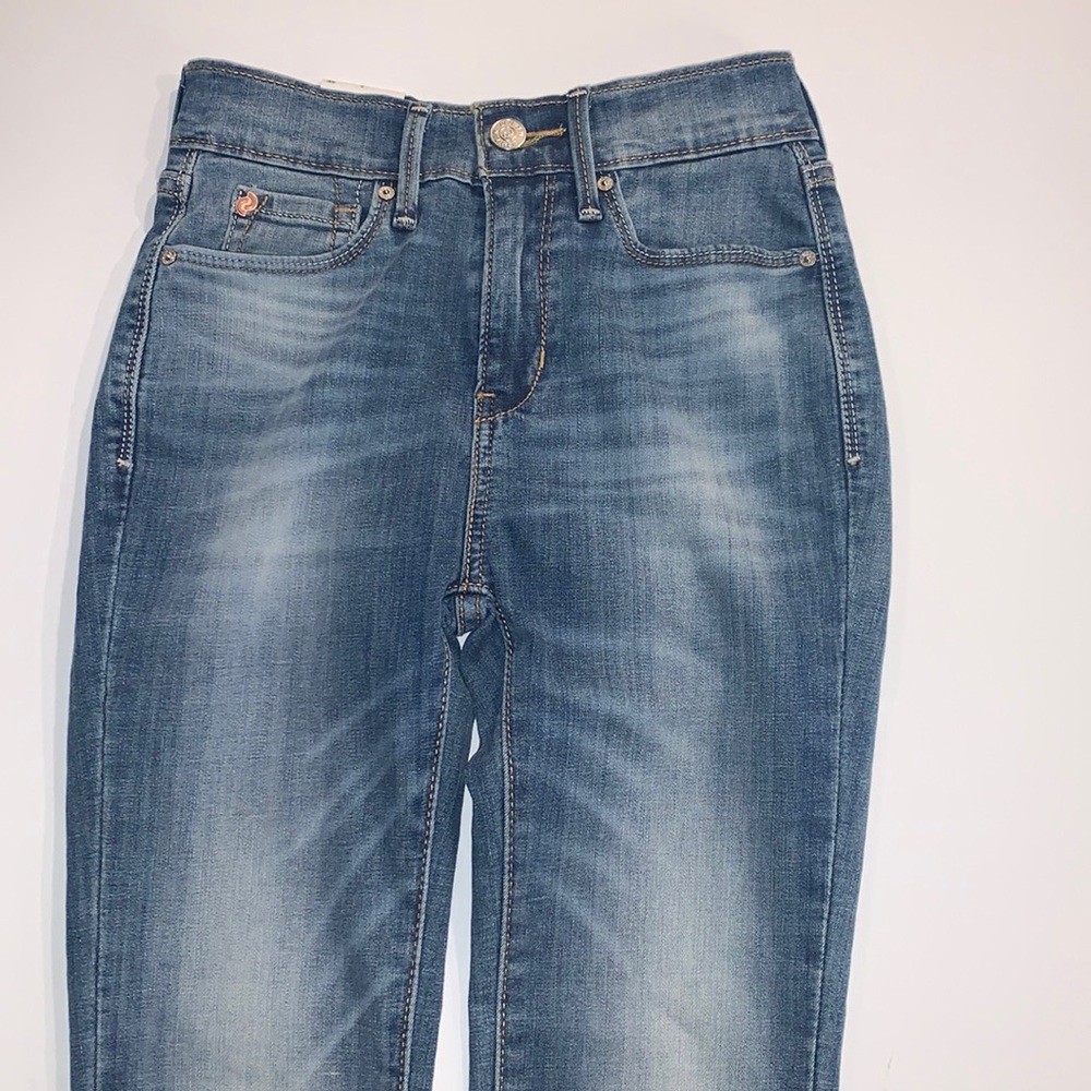 Denizen Levi’s High-Rise Jeggings Crop Jeans. Size 0.